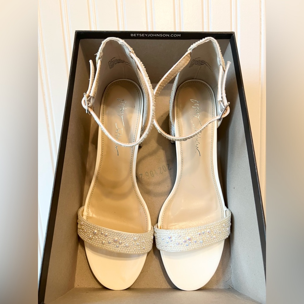 Betsey Johnson white pearly heels
